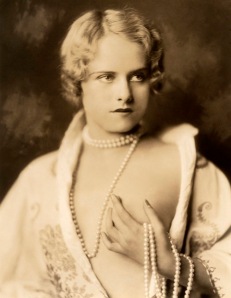 This image is from Historical Ziegfeld: http://ziegfeldgrrl.multiply.com/